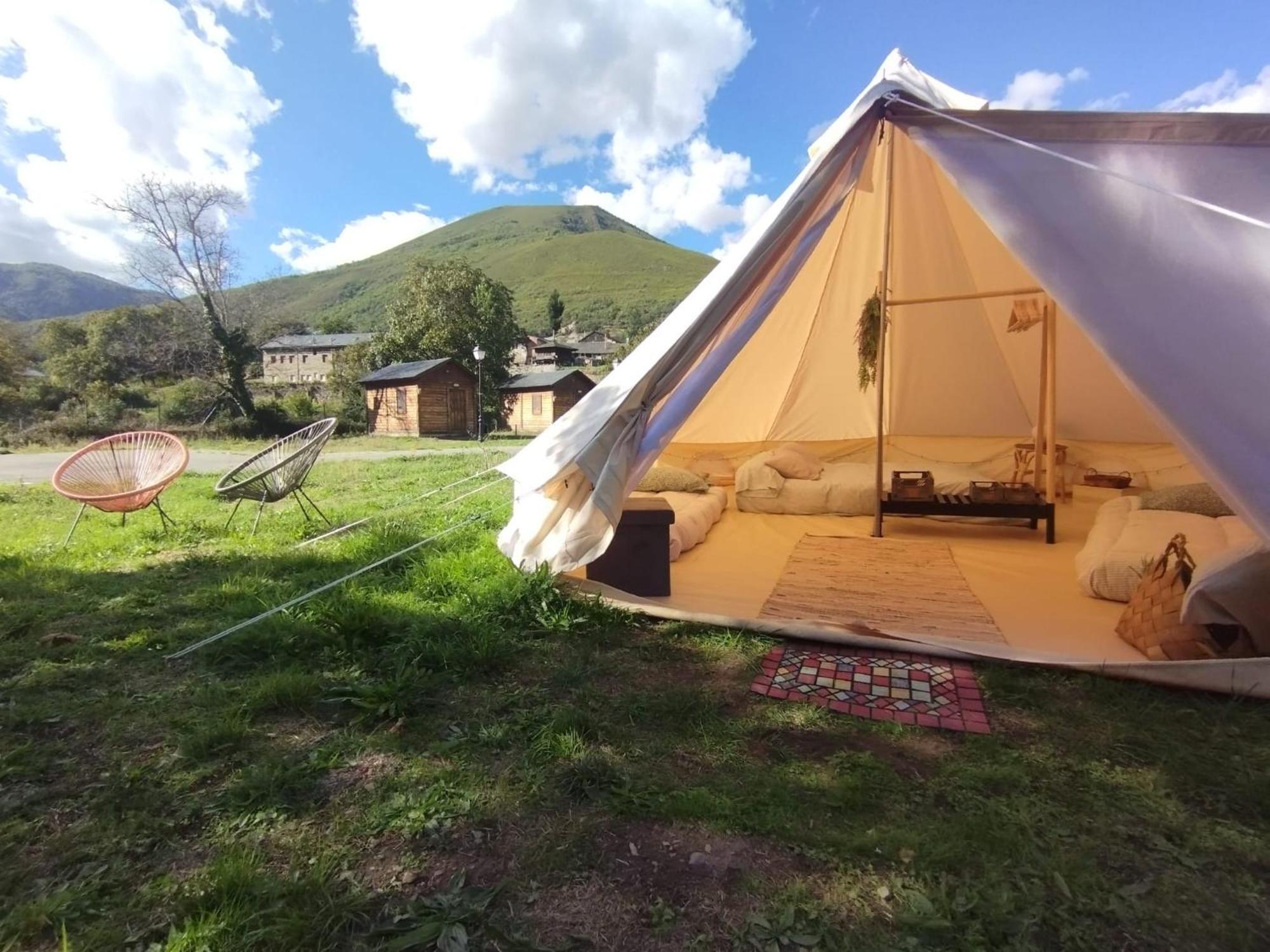 Camping La Zarapica - Palacios Del Sil Exterior photo